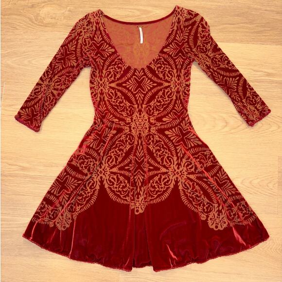 Free People Dresses & Skirts - Free People red velvet burnout scoop neck 3/4 sleeve dress womens size XS
